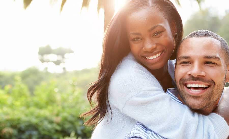 jeune couple heureux